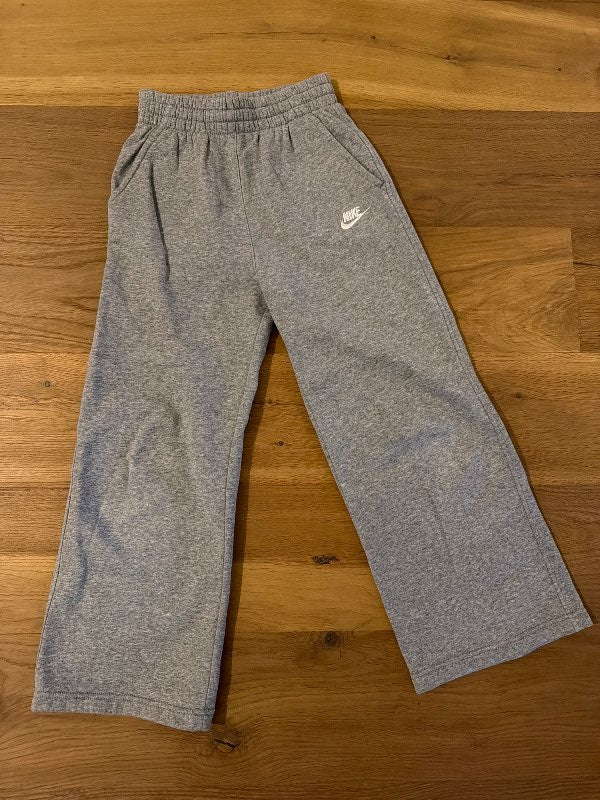 Nike buxur gráar