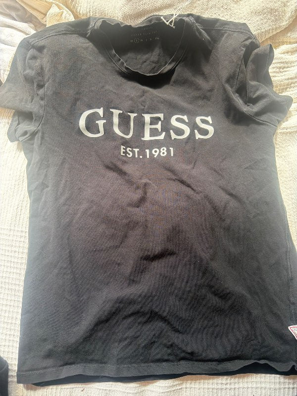 Black shirt GUESS