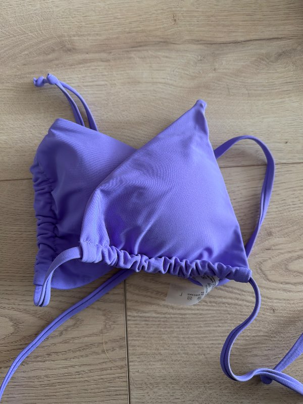 fjólublár bikini toppir