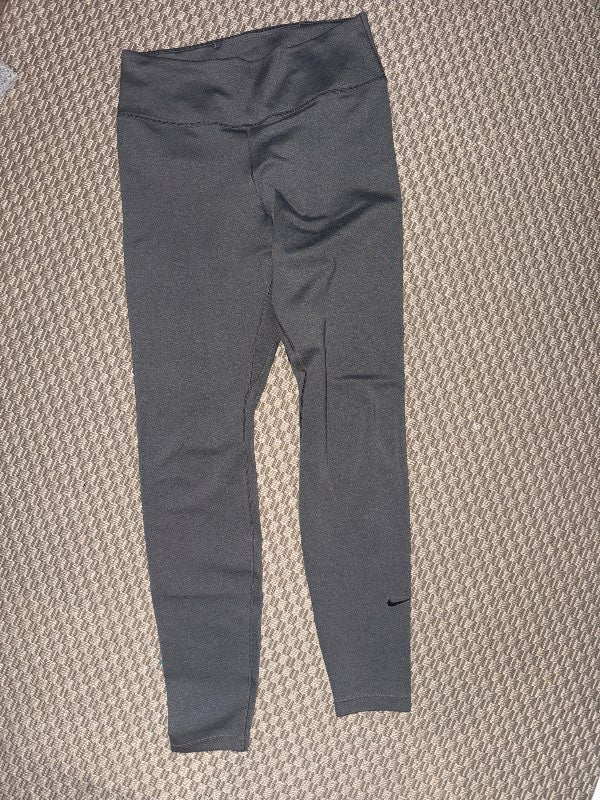 Gráar Nike íþróttarbuxur