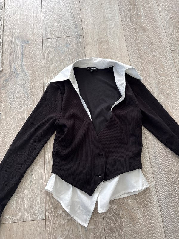 Svört og hvít fashion nova skyrta