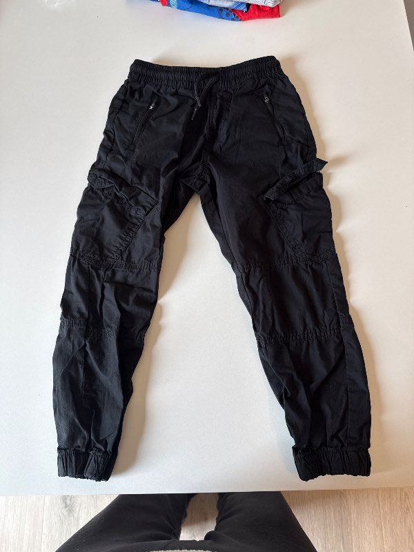 Svartar cargo buxur