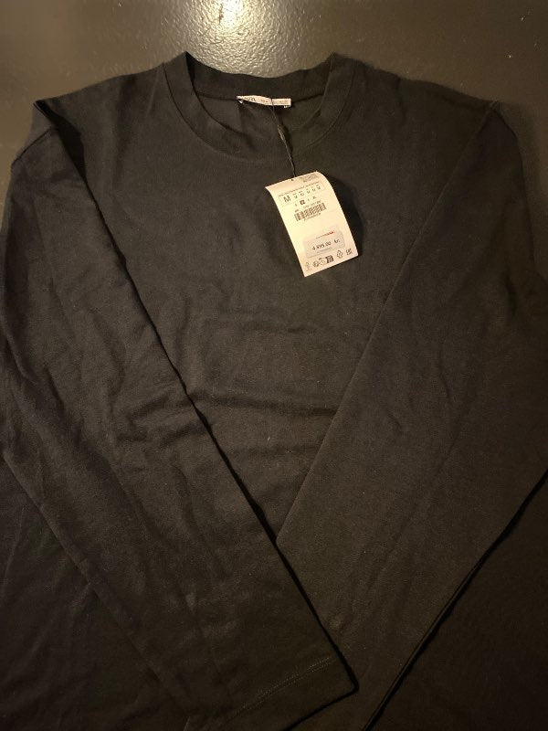 Svartur langermabolur