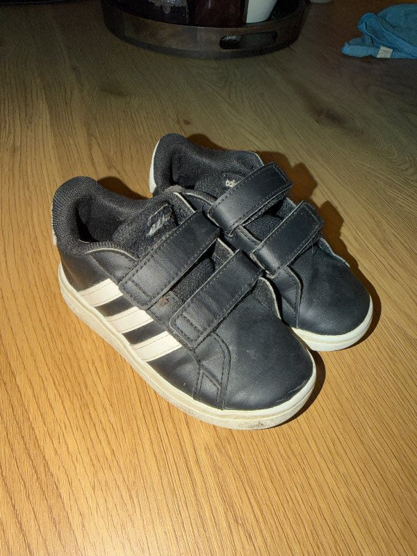 Adidas skór