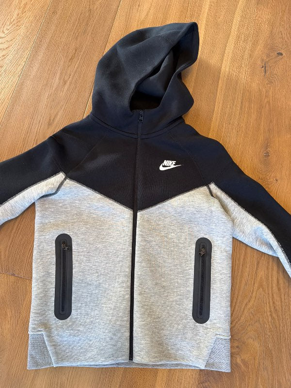 Nike grá og svört hettupeysa ónotuð