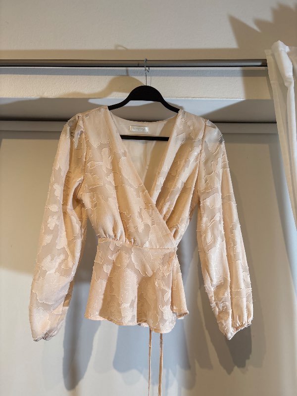 Beige blússa. Uk