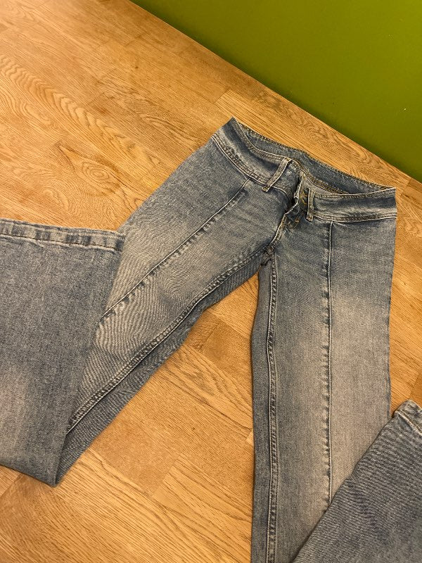 Low rise jeans
