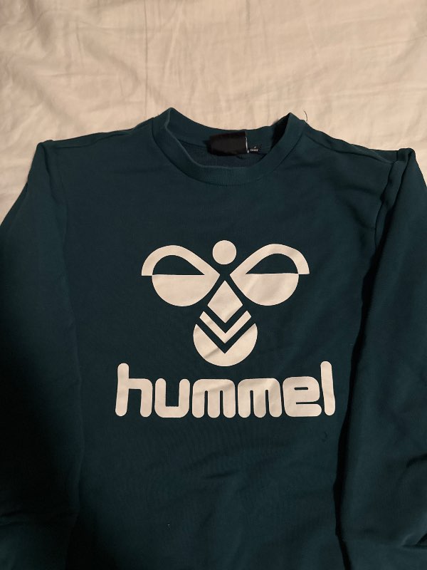 Hummel peysa