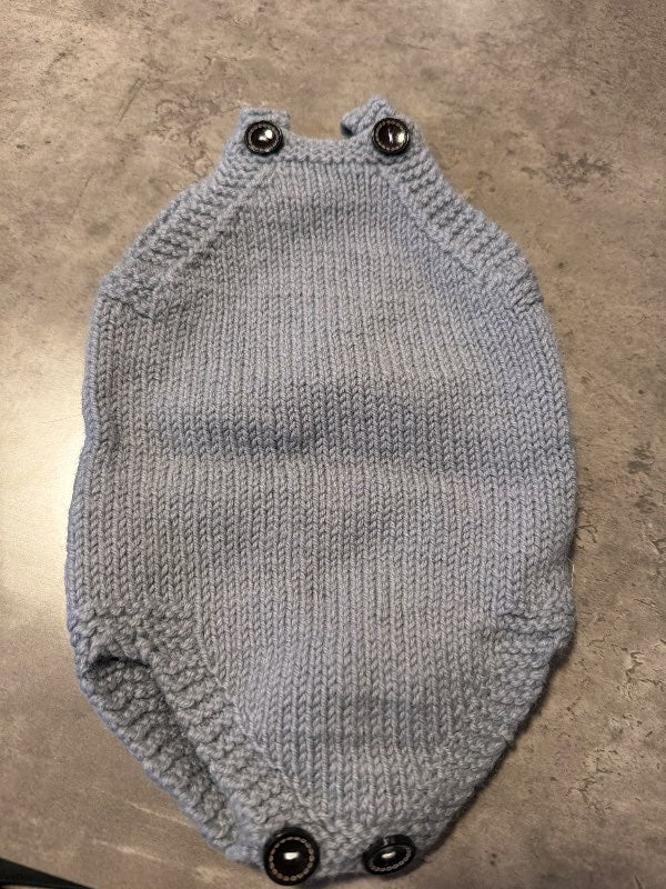 Prjónaðar smekkbuxur