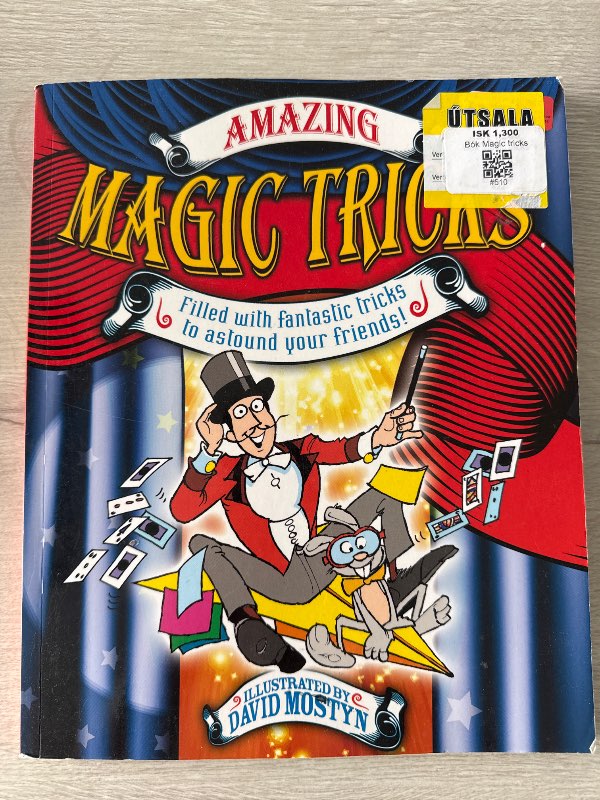 Bók Magic Tricks