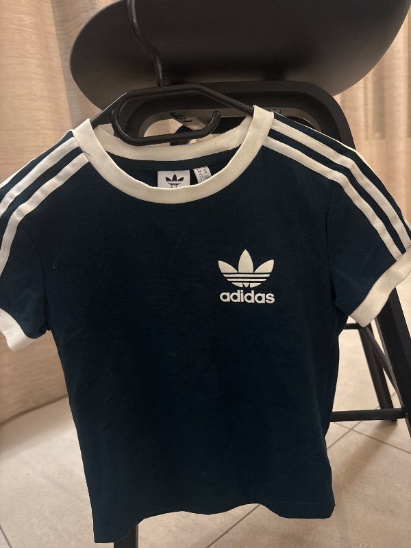 Grænn adidas bolur