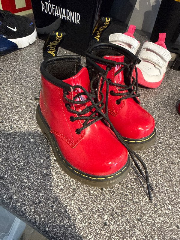 dr.martens rauðir