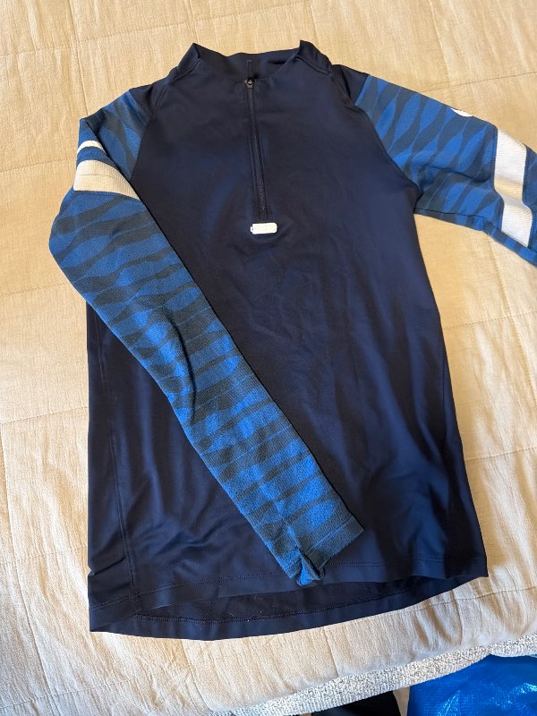 Blá Nike íþróttapeysa