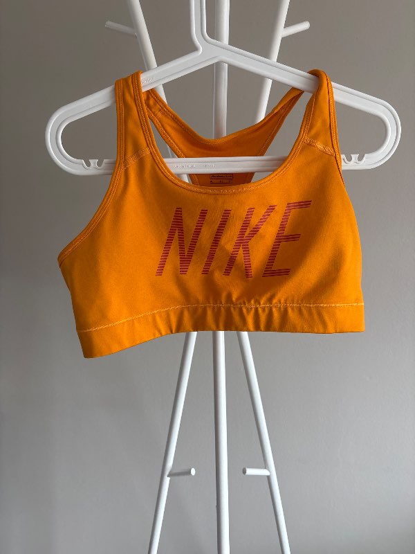 Nike toppur appelsínugulur
