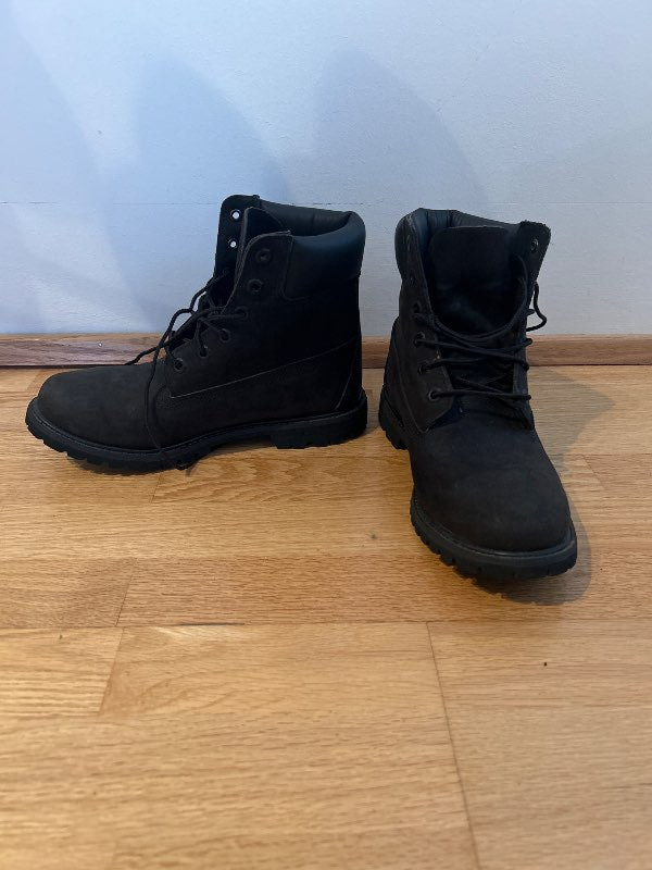Svartir timberland