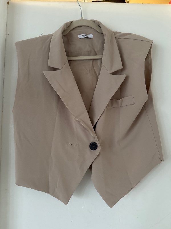 Cropped vest