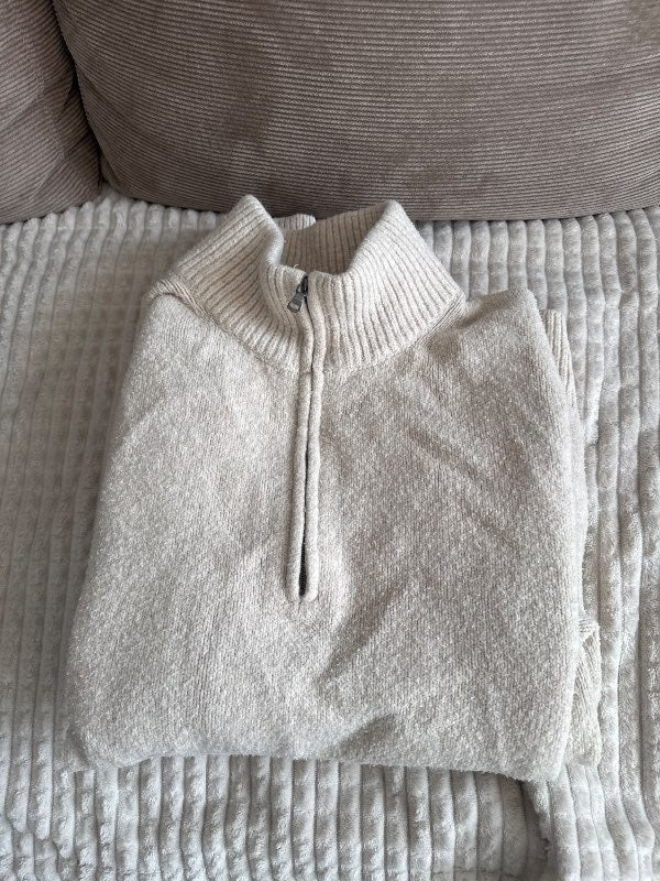 Uniqlo ljós peysa