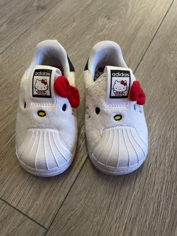 Hello kitty Adidas skór