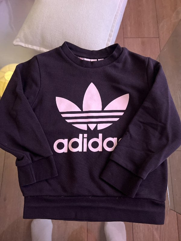 Adidas svört peysa