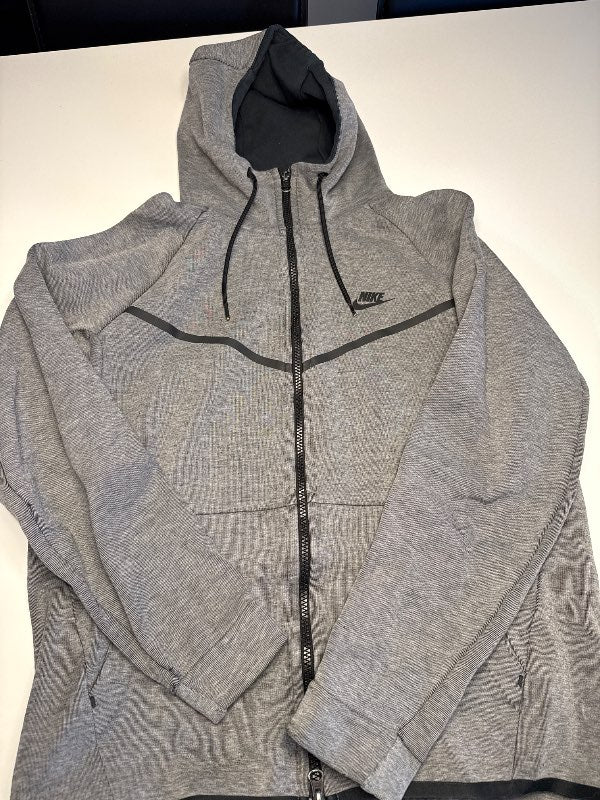 Nike tech fleece peysa grá