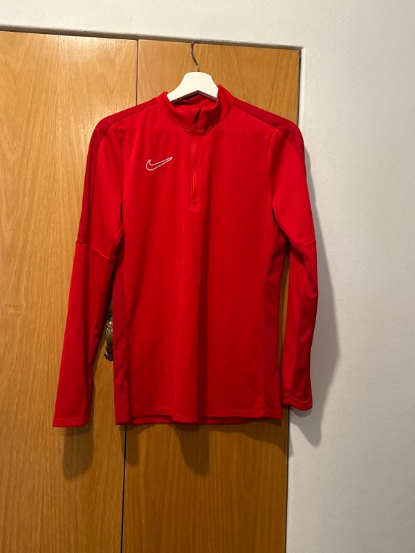 Nike rauð íþrótta peysa