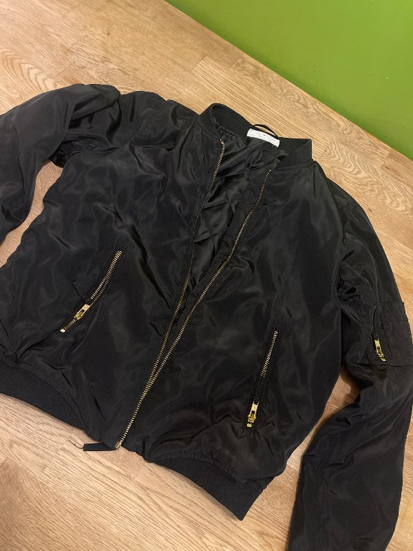 Svartur puffer jacket