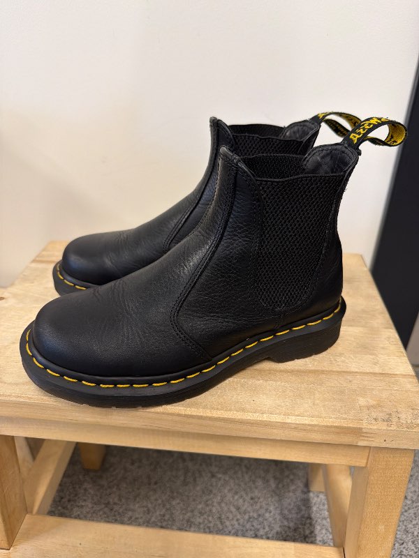 Dr. Martens svartir