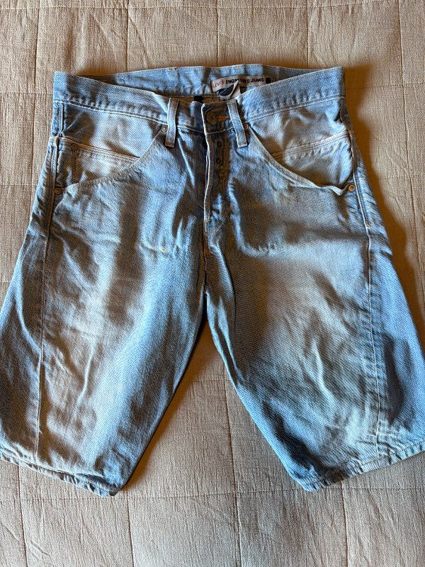 Levis stuttbuxur