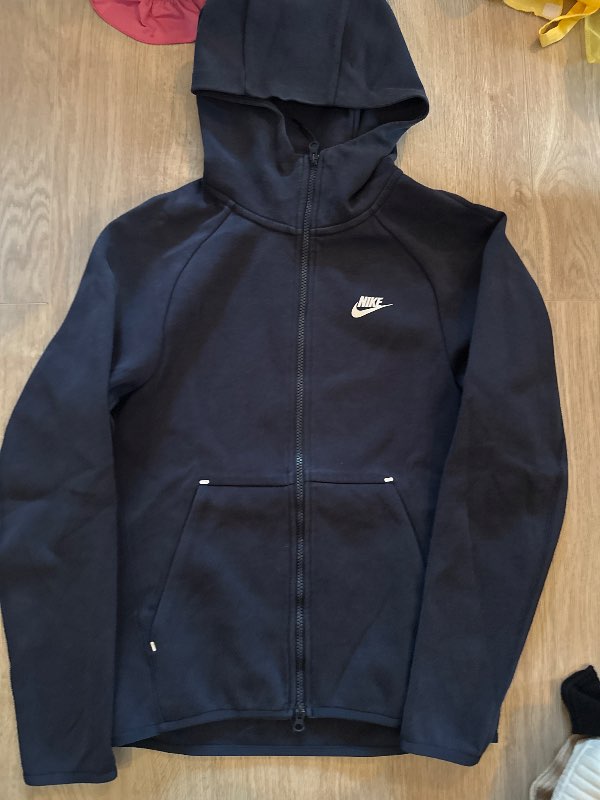 Nike tech fleece peysa