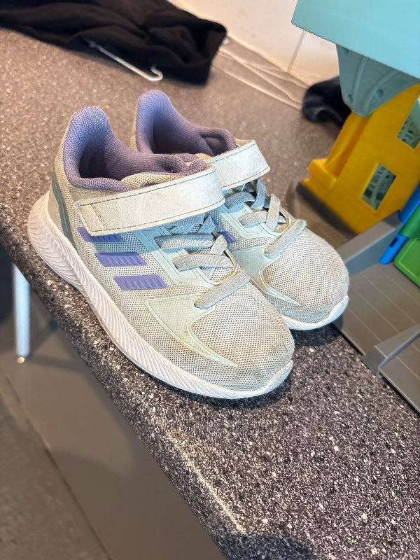 Adidas skór
