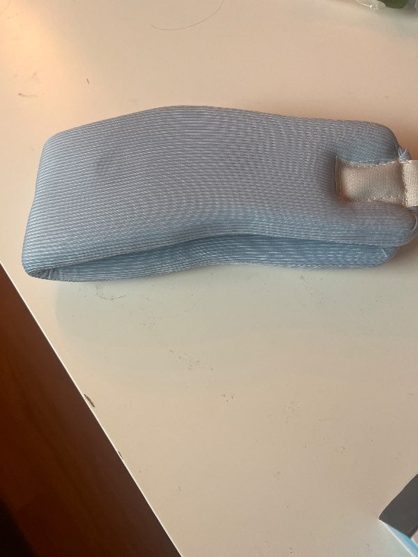 Hálskragi blár
