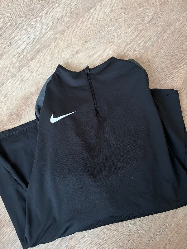 Nike peysa svört/grá