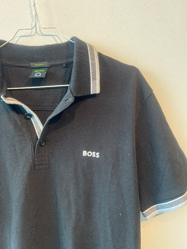 Boss svartur