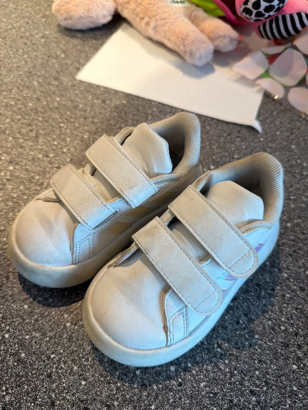 Adidas skór