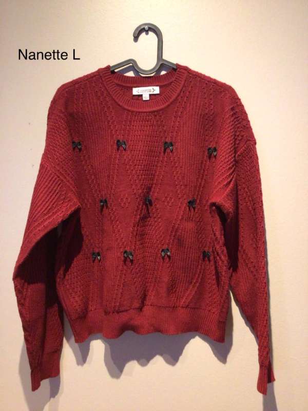 Nanette vínrauð peysa slaufa L