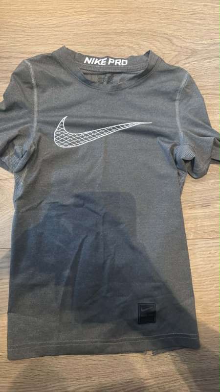 Nike stuttermabolur - grár