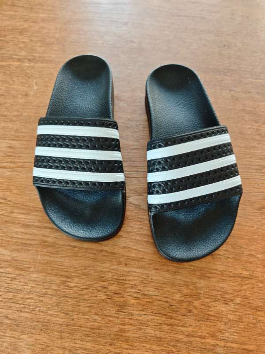 Adidas inniskór