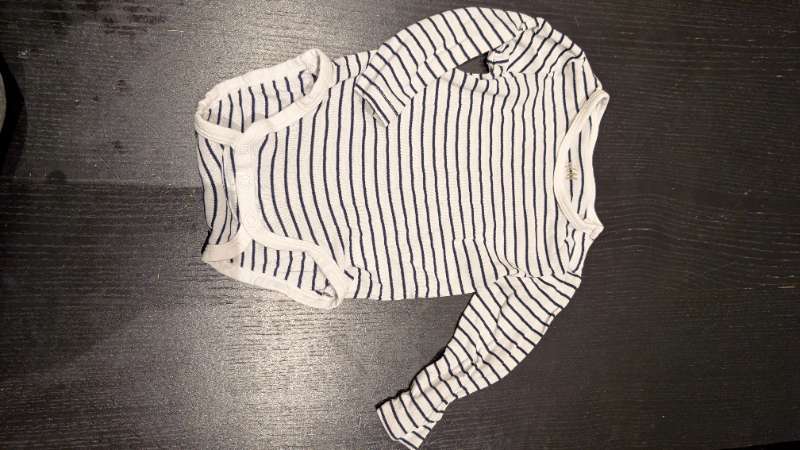 Samfella hvít með bláum röndum