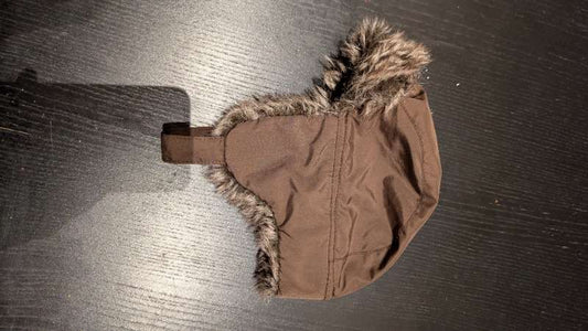 Húfa brún með loði