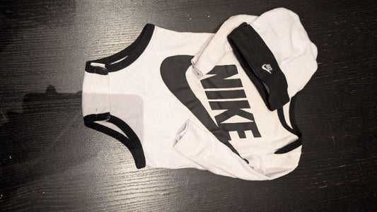 Nike samfella og húfa