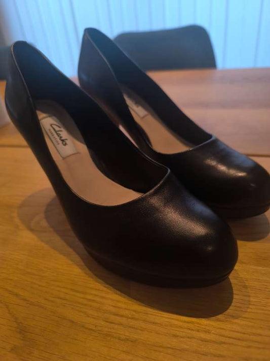 Clarks St 38