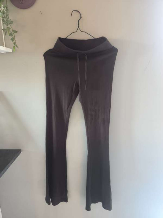 Brúnar útvíðar buxur
