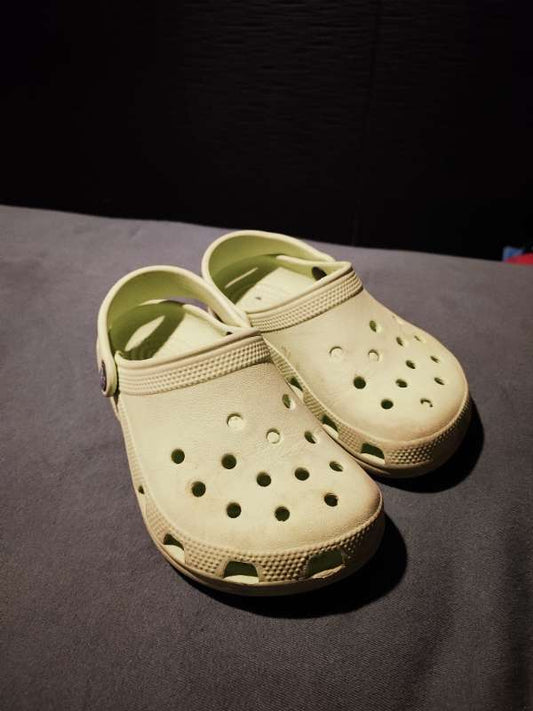 G-grænir crocs