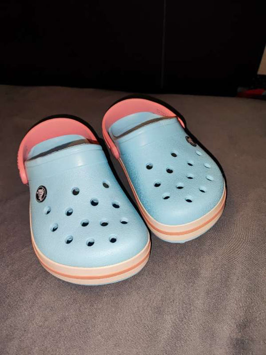 G-bláir crocs