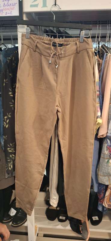 Brúnar buxur st.38