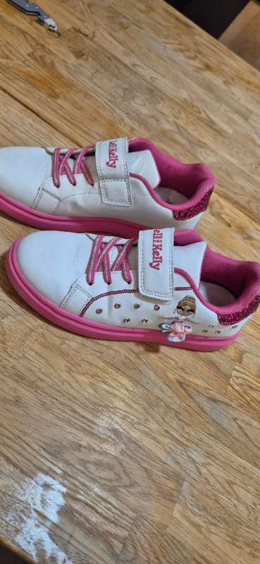 Skór með skrauti sem hægt er að skipta um