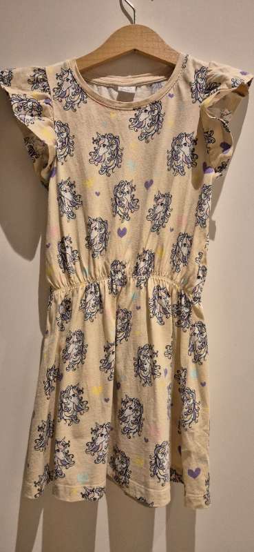 Kjóll stutterma einhyrninga