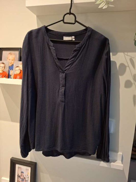 Blá skyrta hálfopin