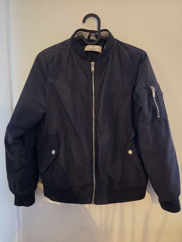 HM svartur Bomber jakki