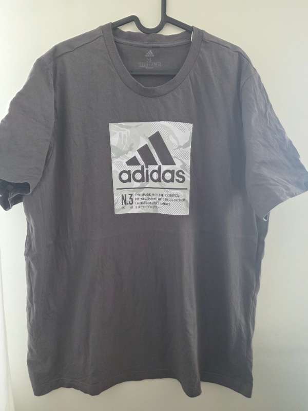 ADIDAS grár stuttermabolur herra
